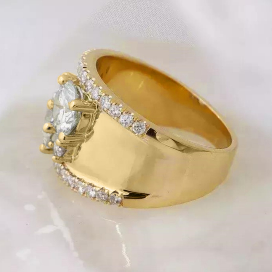 Women's Elegant Round Cut Synthetic Zirconia Engagement Ring